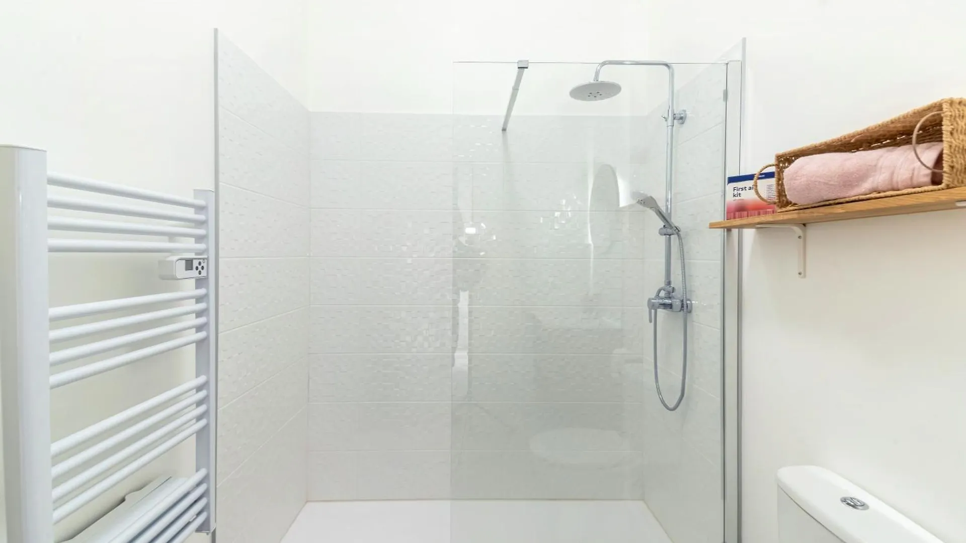 Chaleureux Appartement T2 Au Calme Et Climatise Proximite Centre Lyon Villeurbanne Apartment