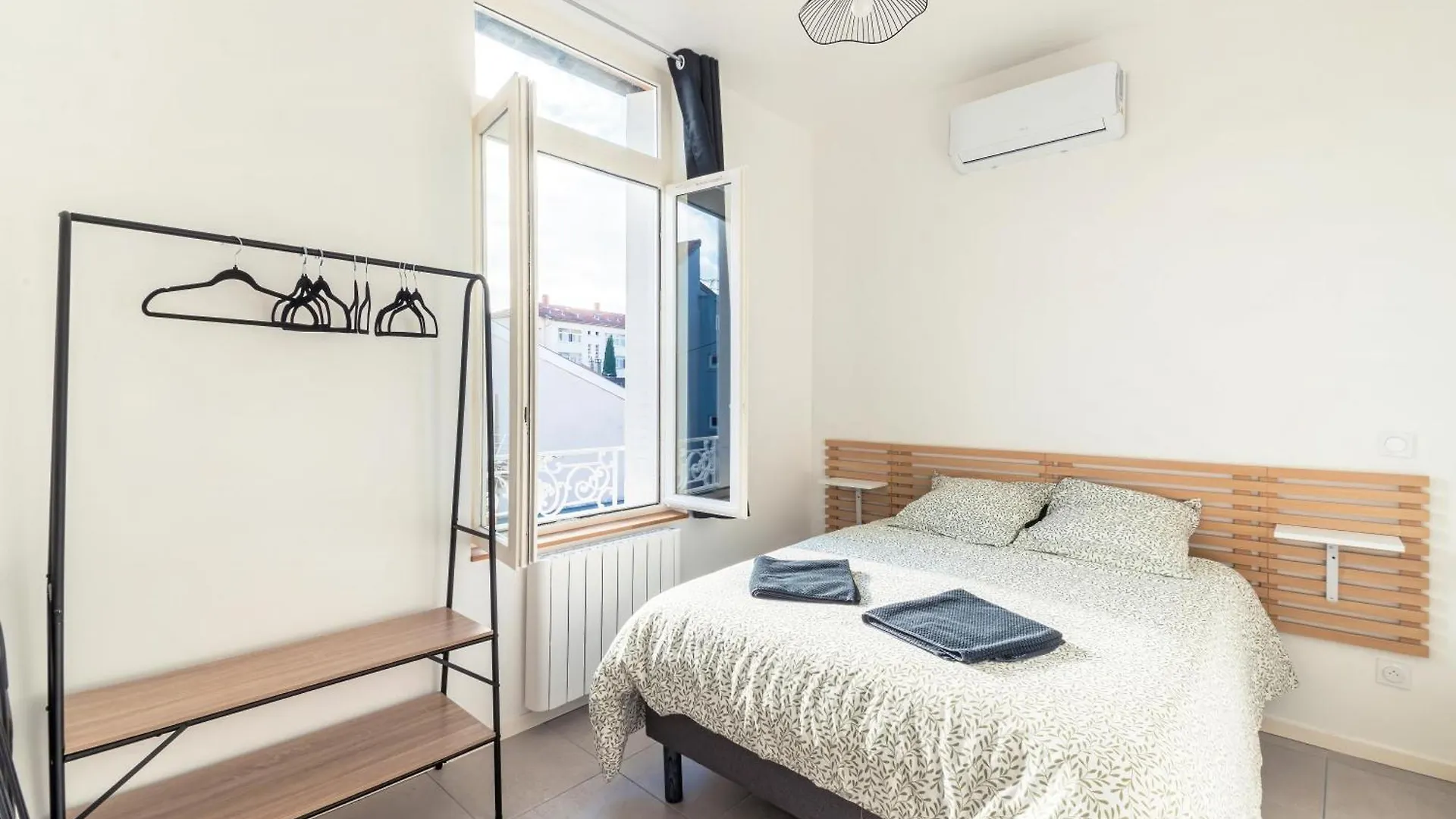 Chaleureux Appartement T2 Au Calme Et Climatise Proximite Centre Lyon Villeurbanne 0*,  France